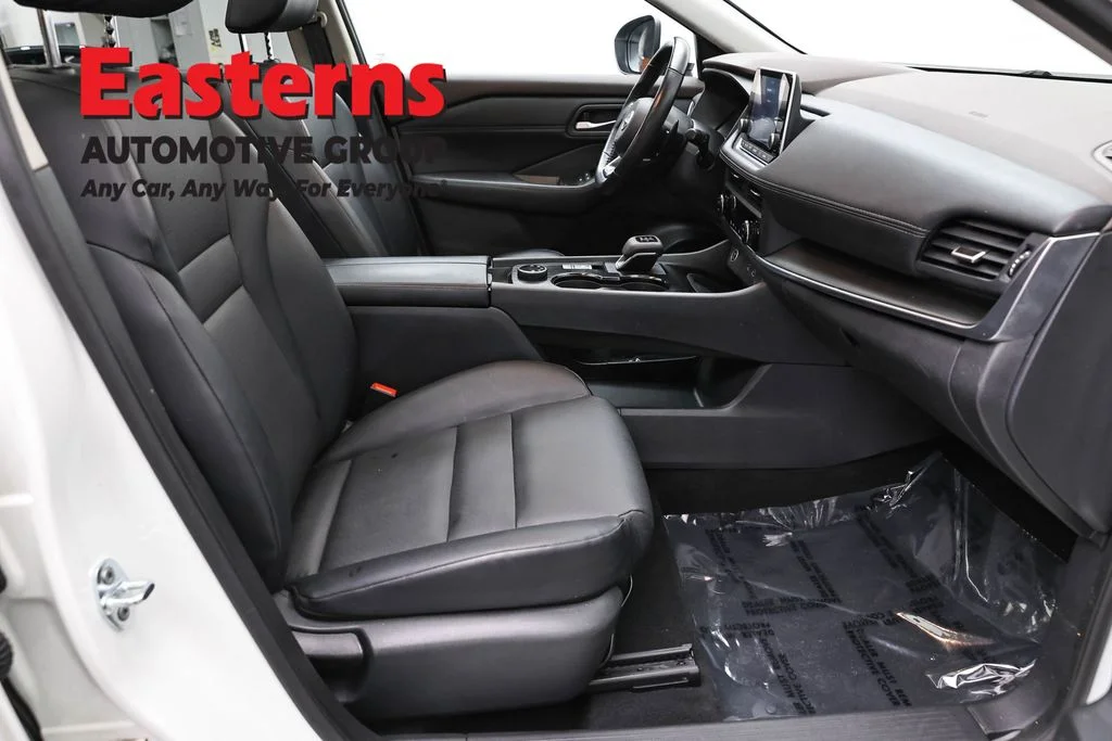 Used 2023 White Nissan SV image 23