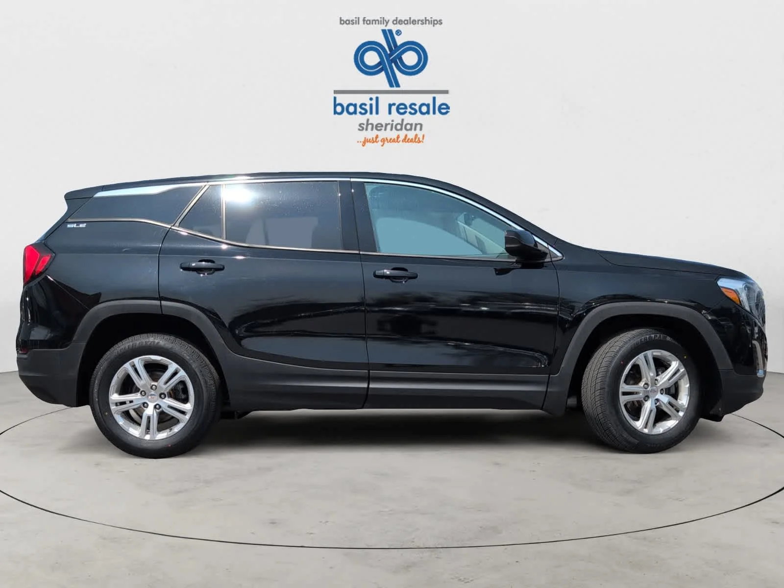 Used 2019 Ebony Twilight Metallic GMC SLE image 7