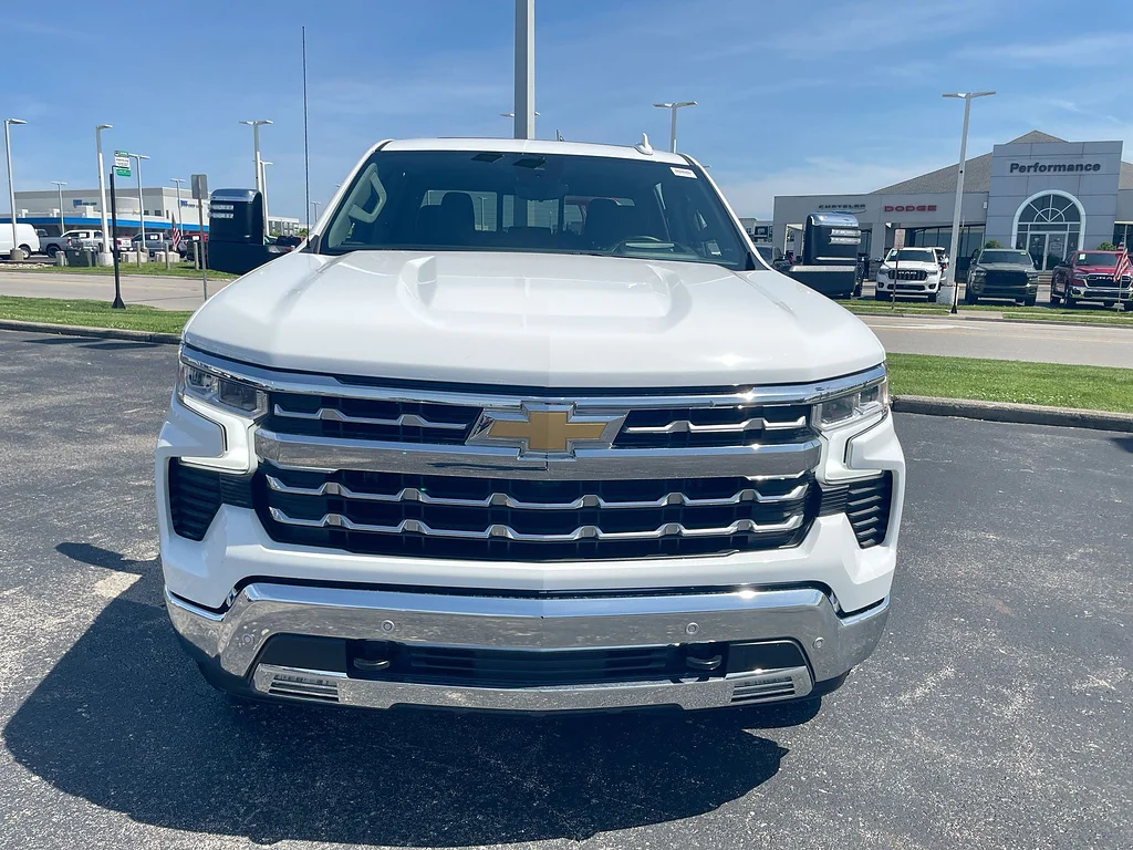 Used 2024 Summit White Chevrolet LTZ image 32