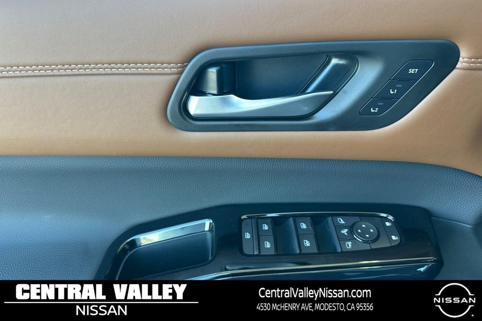 New 2026 Boulder Gray Pearl/Super Black Nissan Platinum image 11