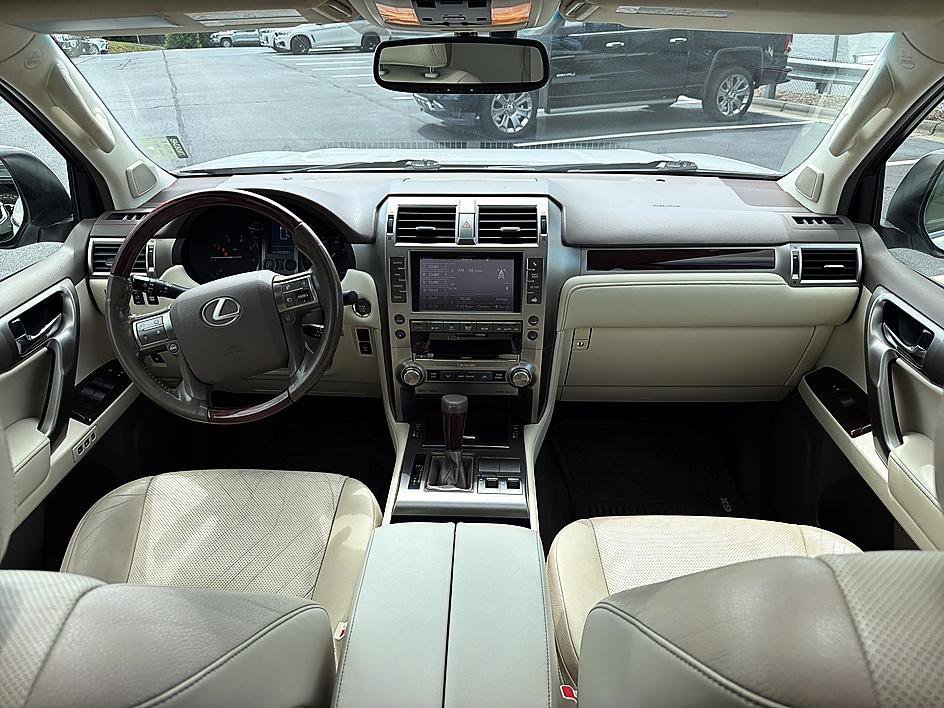 Used 2017 Starfire Pearl Lexus 460 image 19