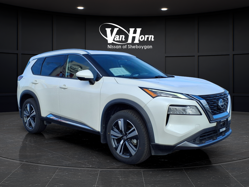 Used 2022 Pearl White Tricoat Nissan SL image 1