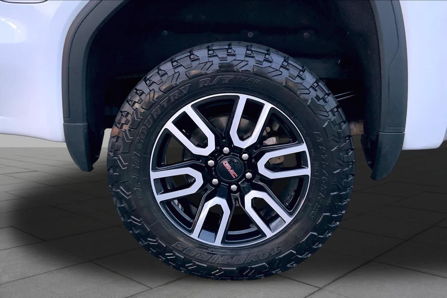 Used 2025 Summit White GMC AT4 image 11
