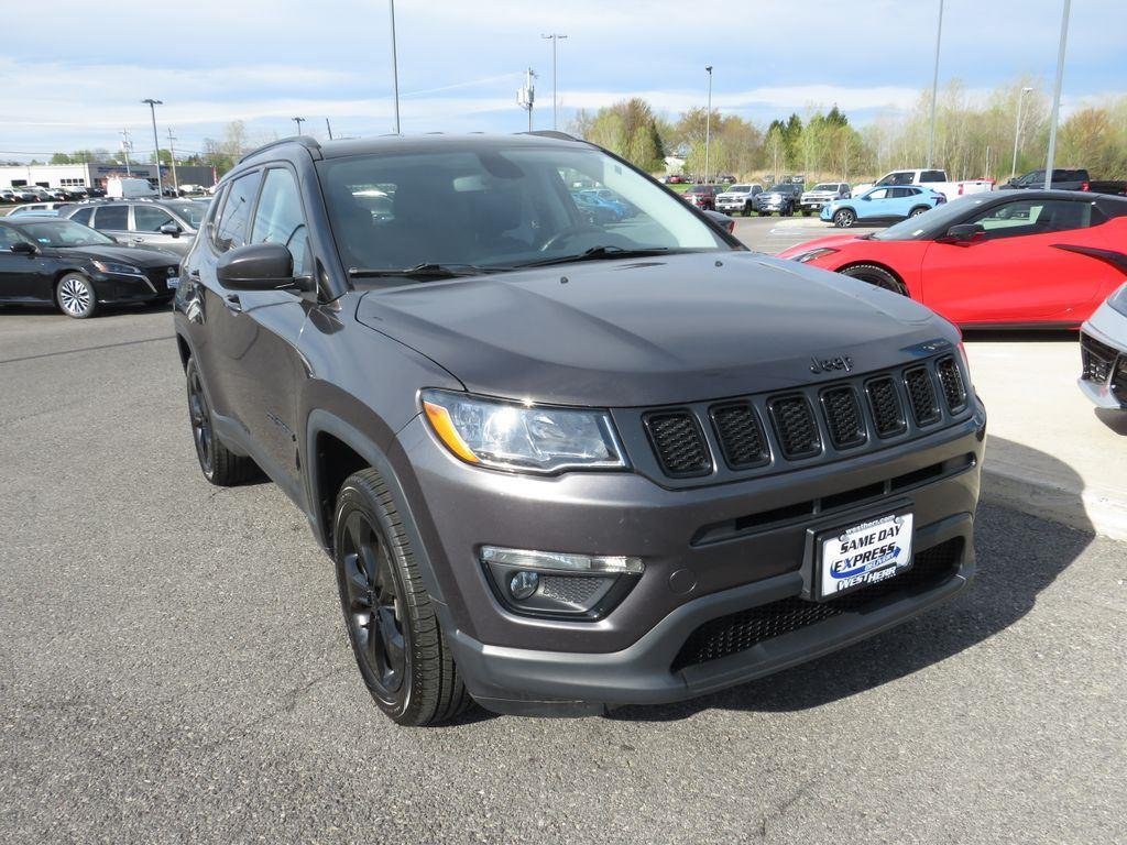 Used 2019 Granite Crystal Metallic Clear Jeep Altitude image 3