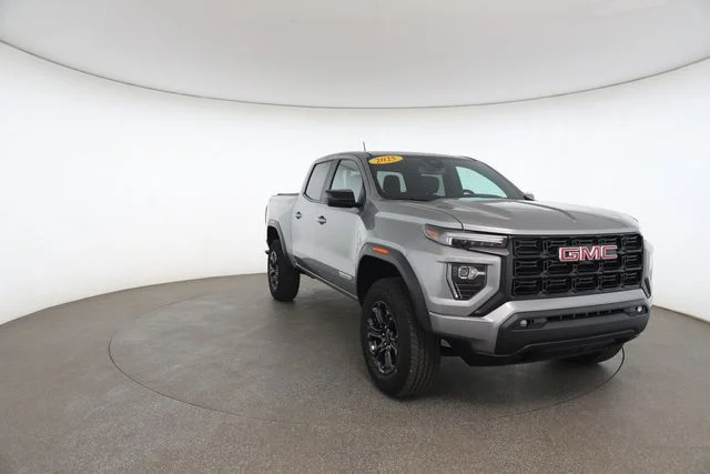 Used 2025 Silver GMC Elevation image 29