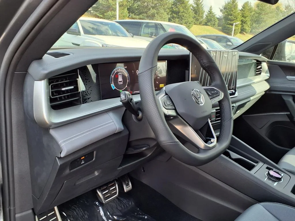 New 2026 Platinum Gray Metallic Volkswagen 2.0T SE R-Line Black image 11