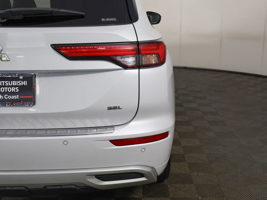 Used 2022 White Mitsubishi SEL image 19