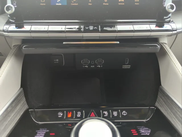 Used 2023 Silver Jeep Series III image 9