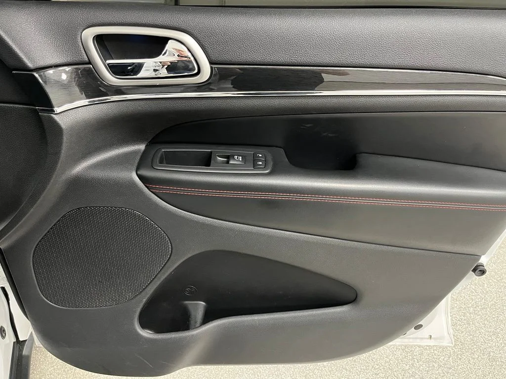 Used 2017 White Jeep Trailhawk image 54