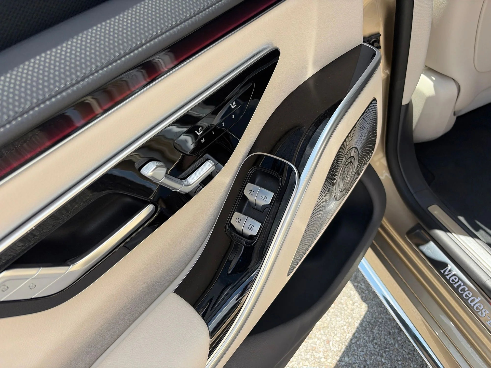 Used 2023 Gold Mercedes-Benz S 500 image 10