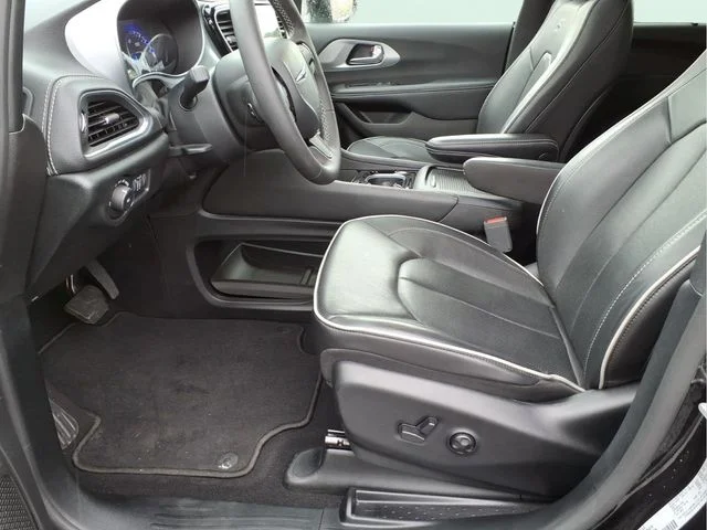 Used 2025 Black Chrysler Limited image 20