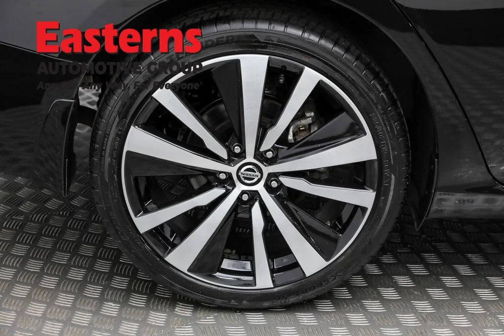 Used 2022 Black Nissan 2.5 SR image 27