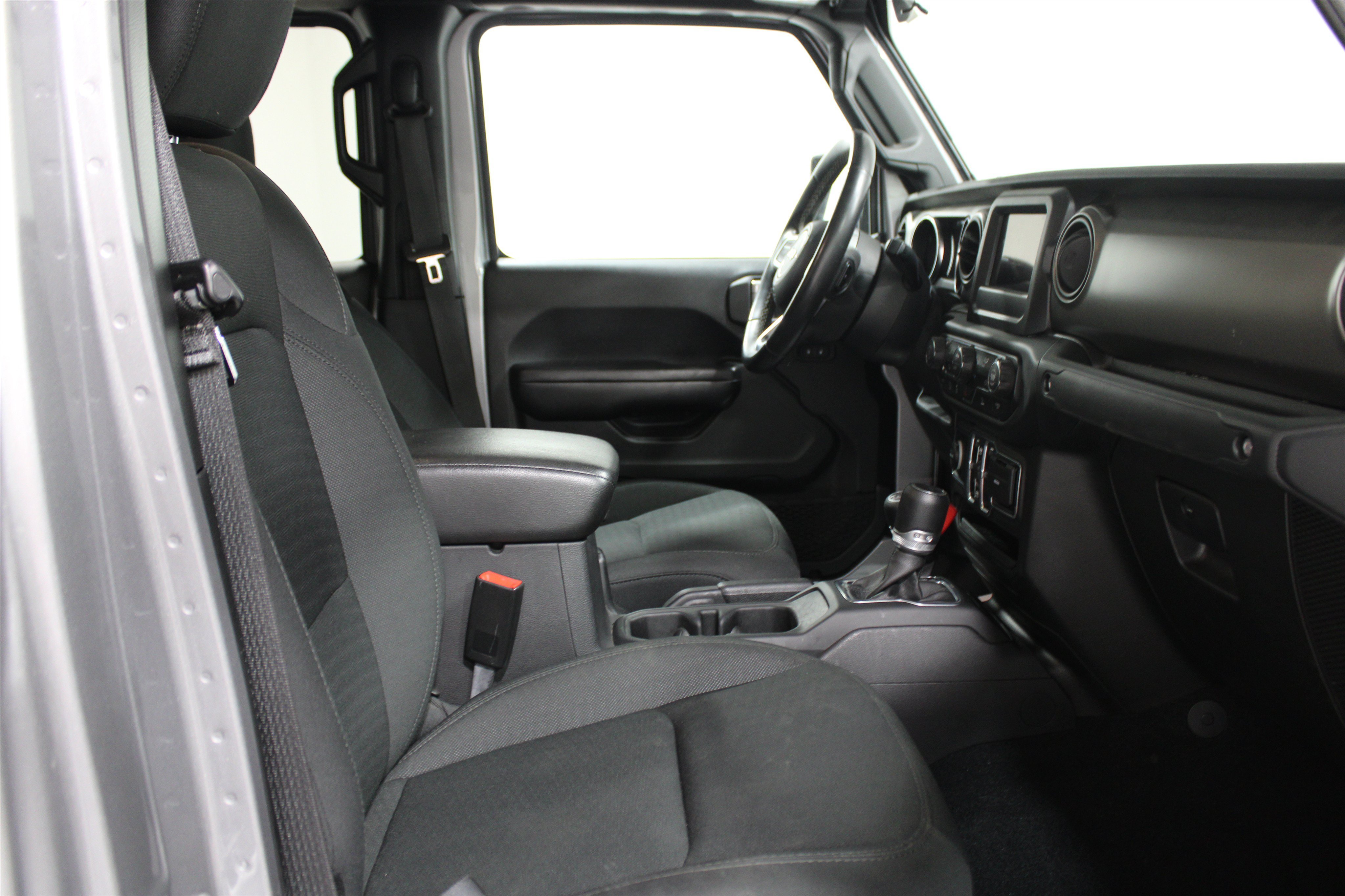 Used 2020 Billet Silver Metallic Clearcoat Jeep Sport S image 23
