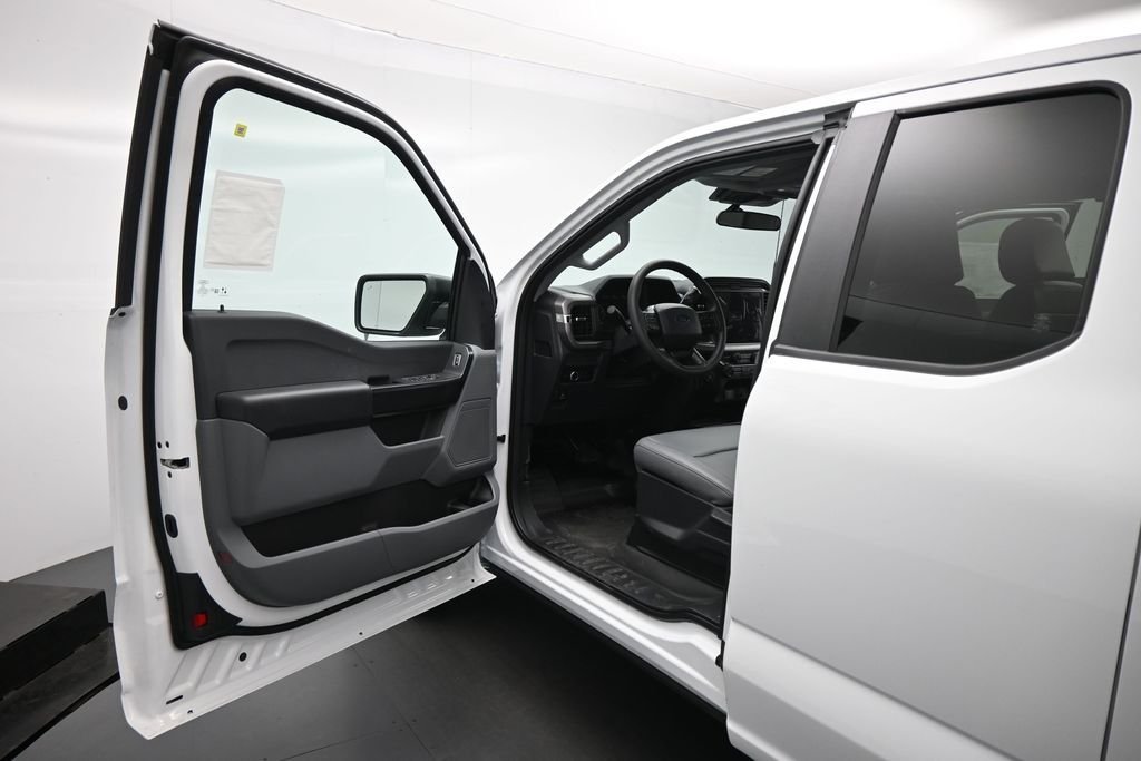 New 2026 Oxford White Ford XL image 8