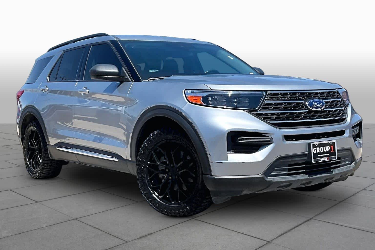 Used 2023 Iconic Silver Ford XLT image 3