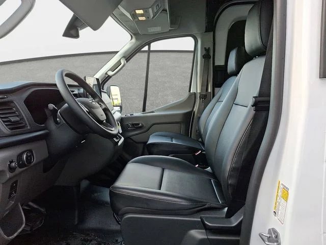 New 2026 Oxford White Ford Base image 8