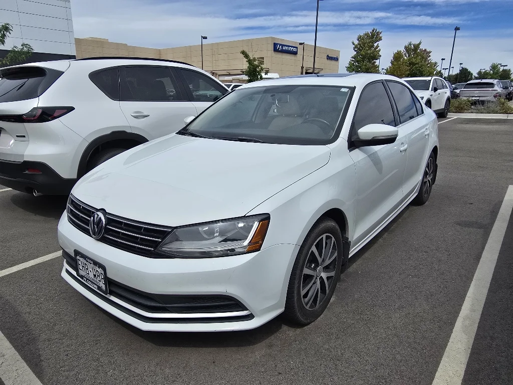 Used 2018 Pure White Volkswagen 1.4T SE image 12