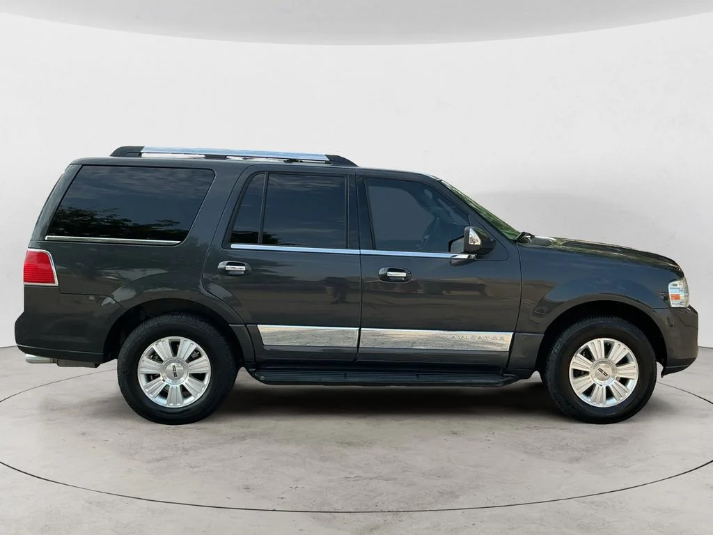 Used 2007 Gray Lincoln Base image 4