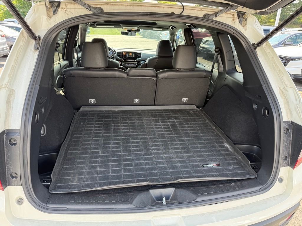 Certified Used 2019 White Diamond Pearl Honda Touring image 5