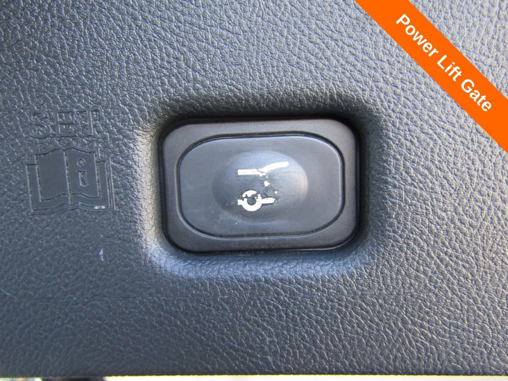 Used 2023 Red Lincoln Reserve image 22