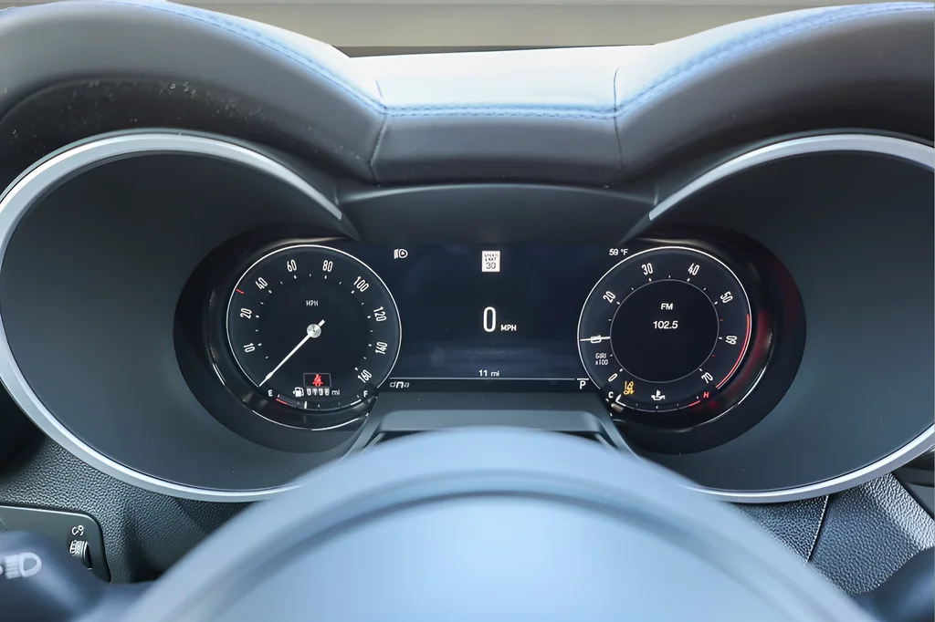 New 2025 White Alfa Romeo Base image 11