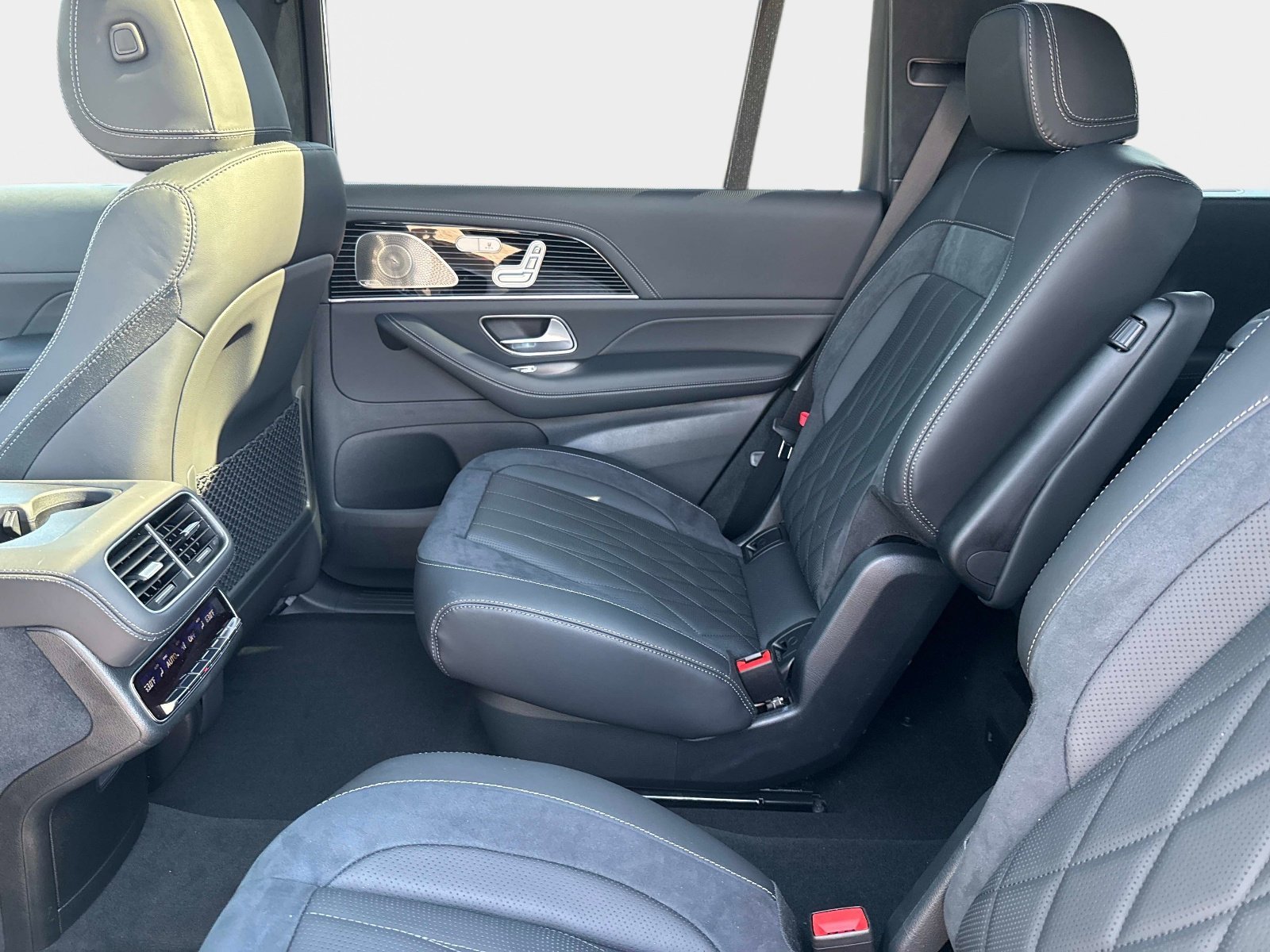 New 2026 Moonlight White Mercedes-Benz AMG®  63 4MATIC+ SUV image 15