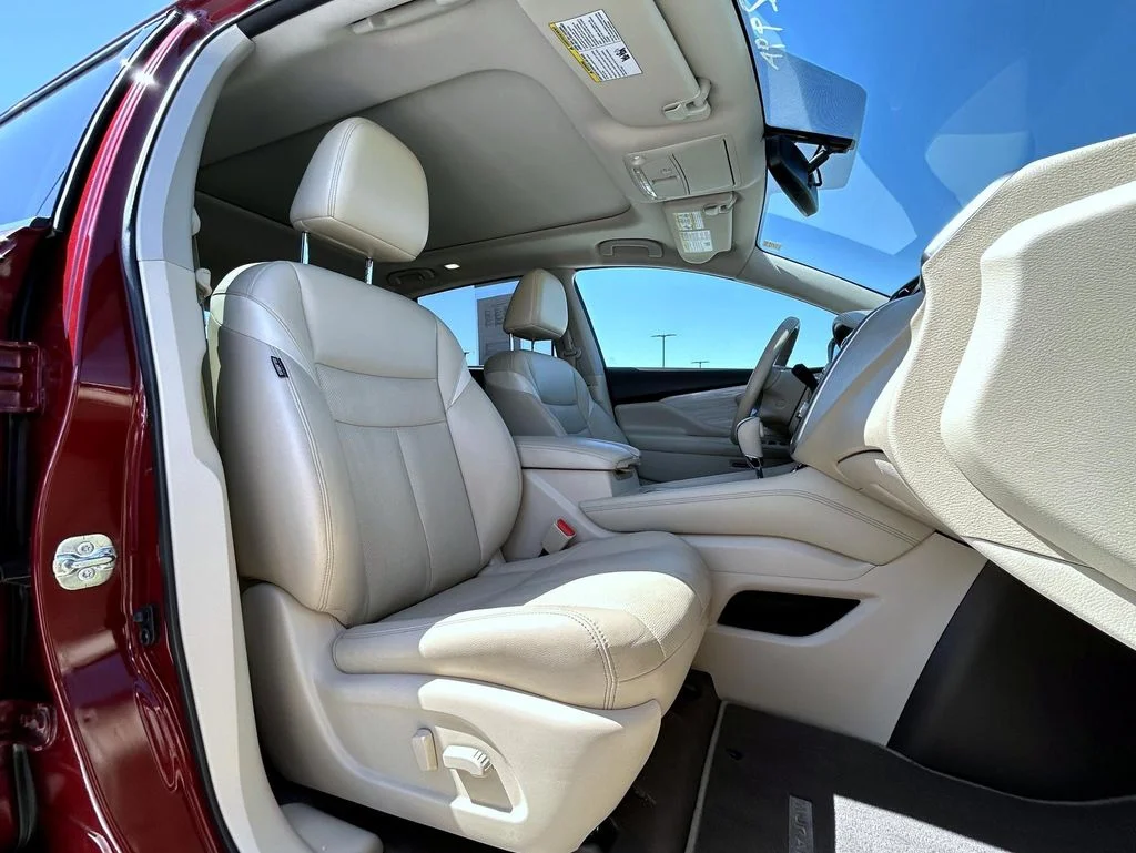 Used 2017 Red Nissan Platinum image 16