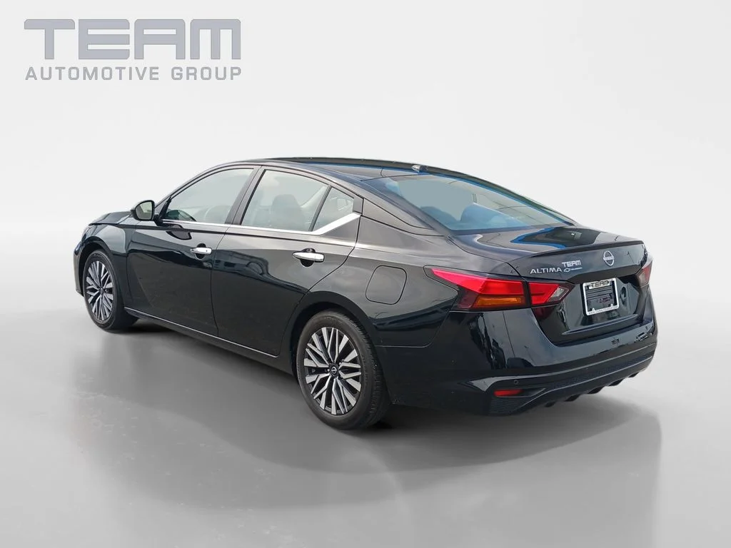 Used 2024 Black Nissan 2.5 SV image 5