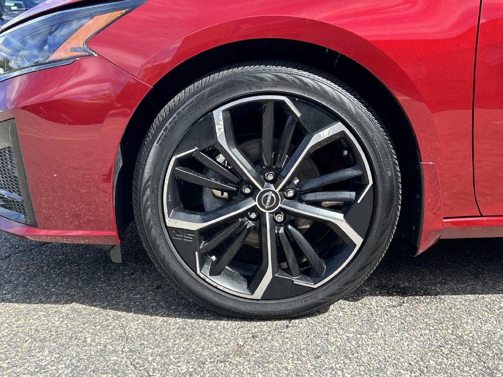 Used 2024 Red Nissan 2.5 SR image 9