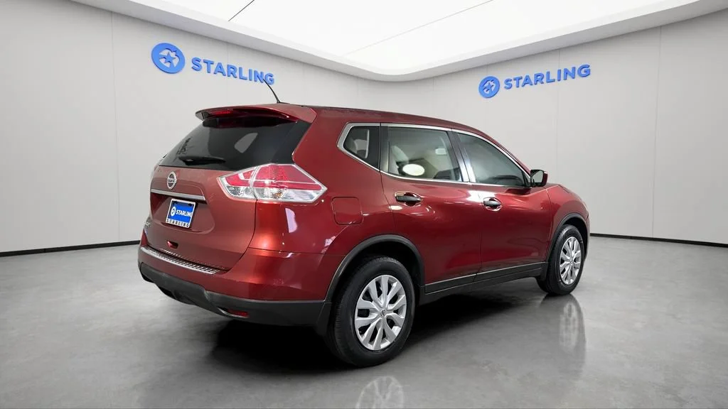 Used 2016 Red Nissan S image 9
