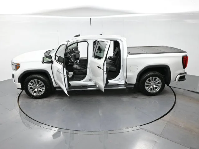 Used 2019 WHITE FROST TRICOAT GMC Denali image 40