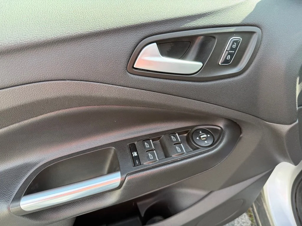 Used 2016 Silver Ford SE image 10