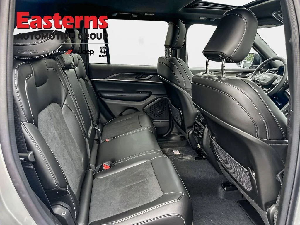New 2026 Silver Zynith Exterior Paint Jeep Altitude image 23