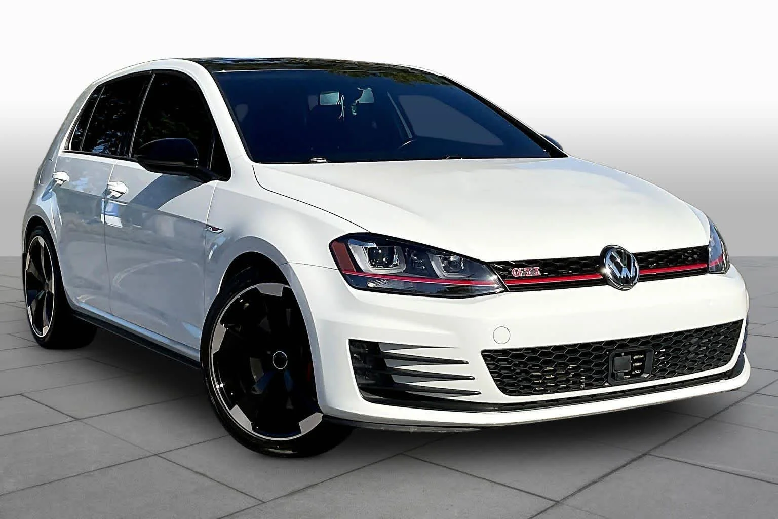 Pre-Owned 2017 Volkswagen Golf GTI S