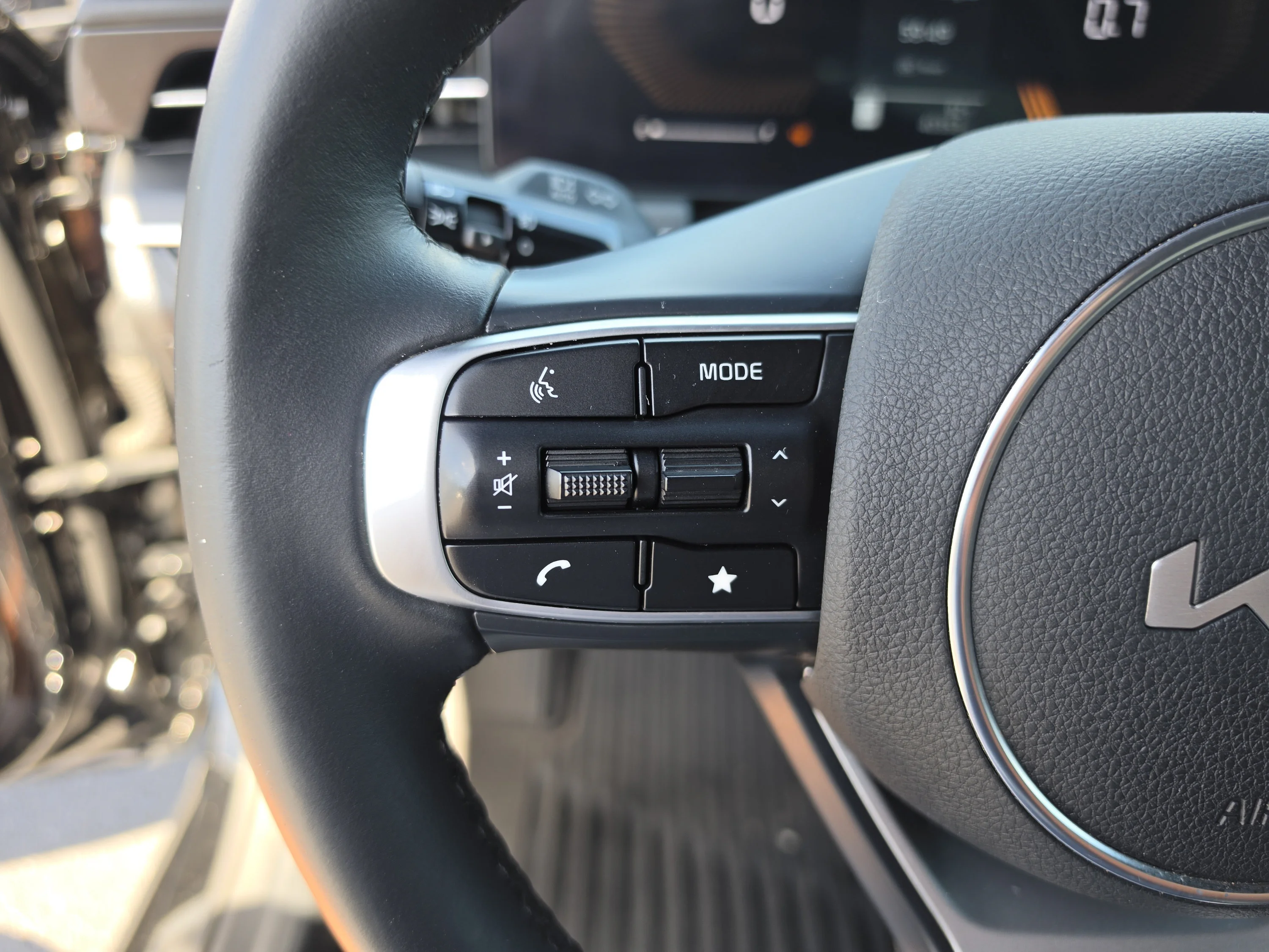 Used 2025 Aurora Black Pearl Kia GT-Line image 33
