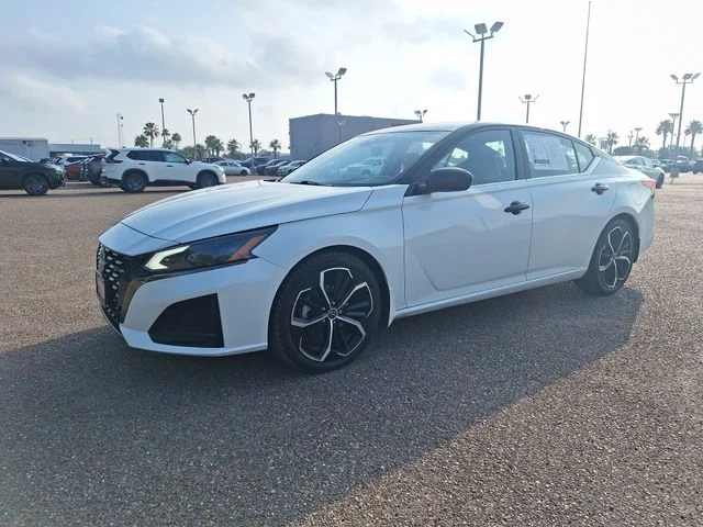 Used 2024 White Nissan 2.5 SR image 3