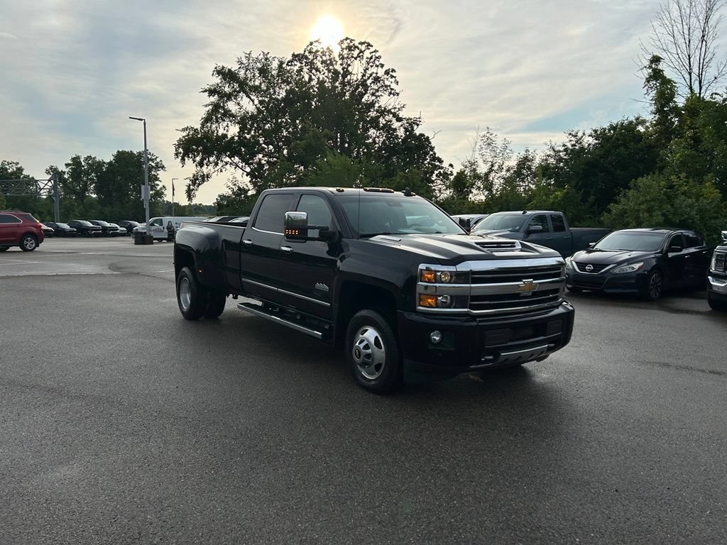 Used 2019 BLACK Chevrolet High Country image 2