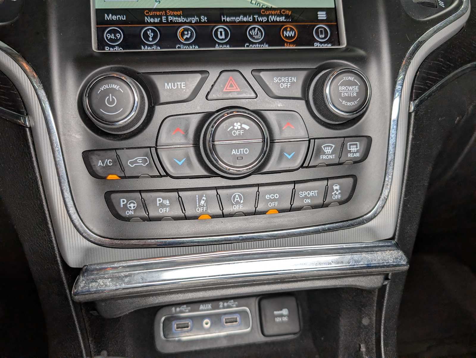Used 2018 Ivory Tri-Coat Pearl Jeep Summit image 32