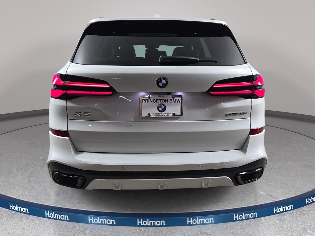 New 2026 Mineral White Metallic BMW xDrive40i image 6