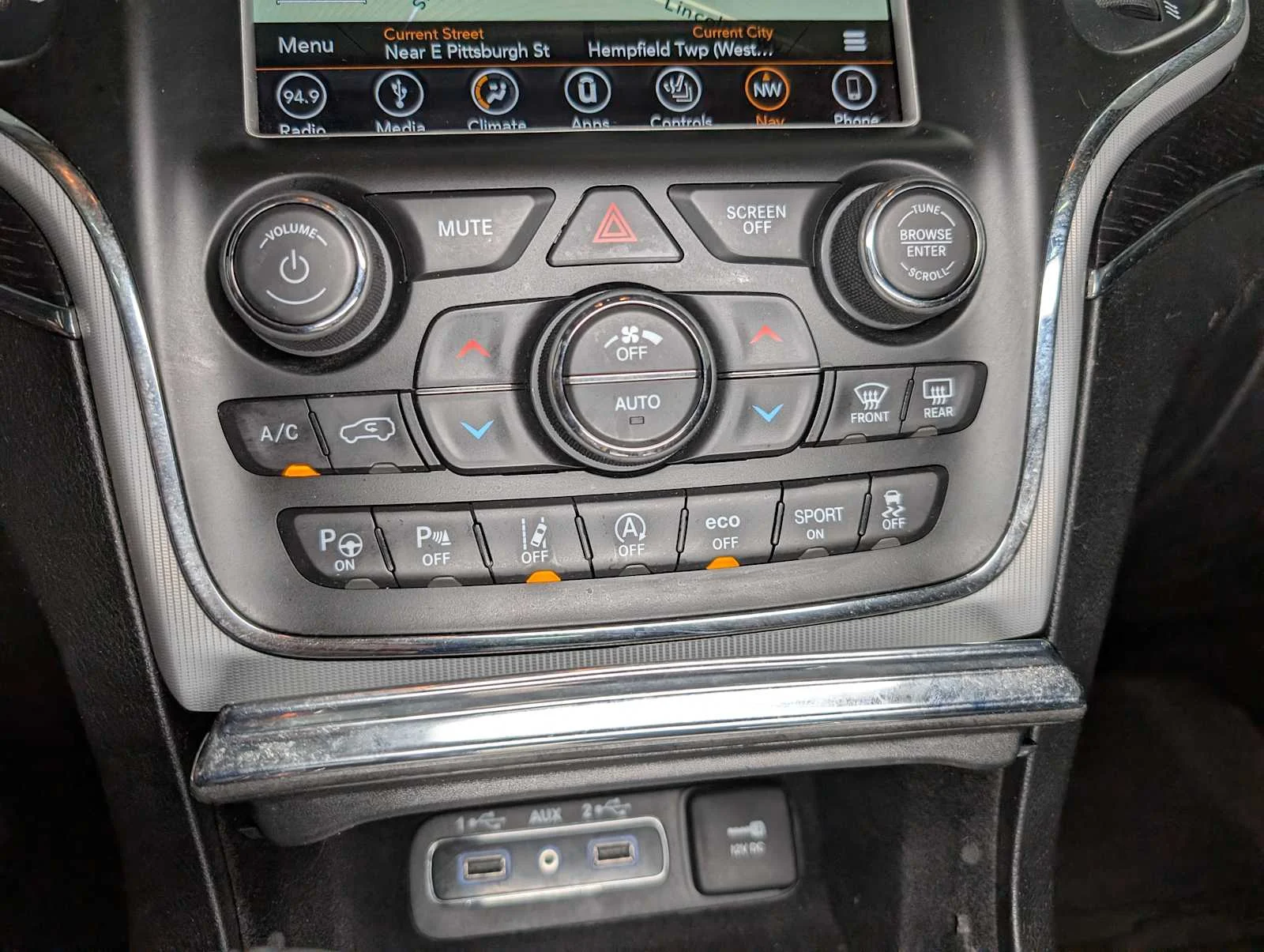 Used 2018 Ivory Tri-Coat Pearl Jeep Summit image 32