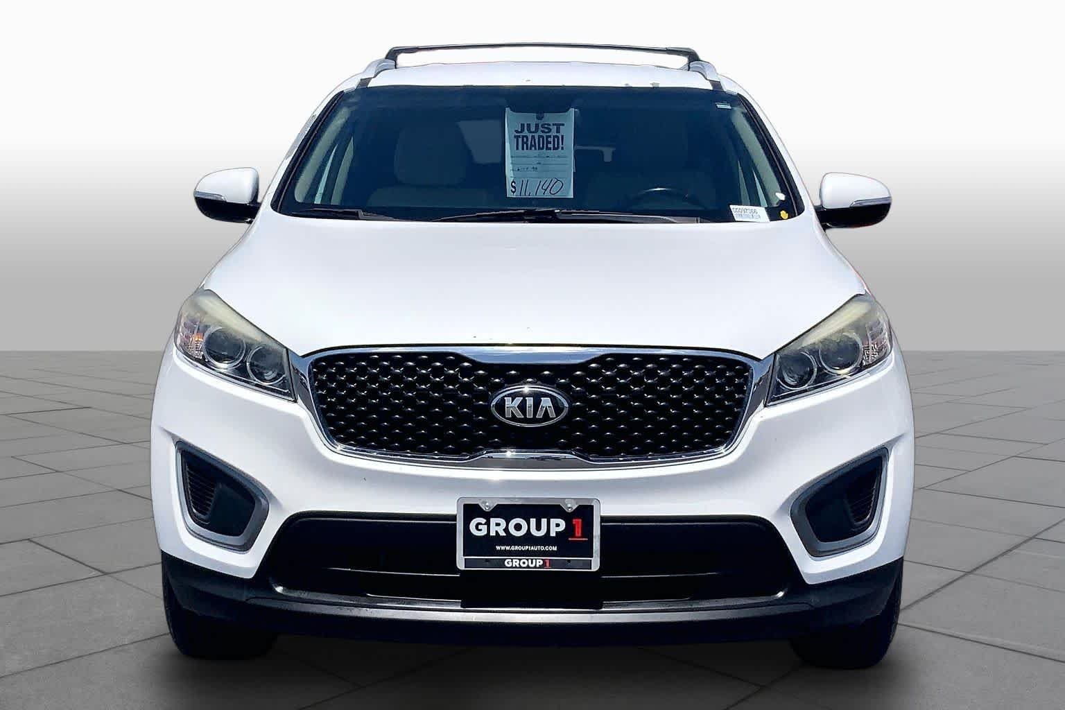 Used 2016 Snow White Pearl Kia LX image 4