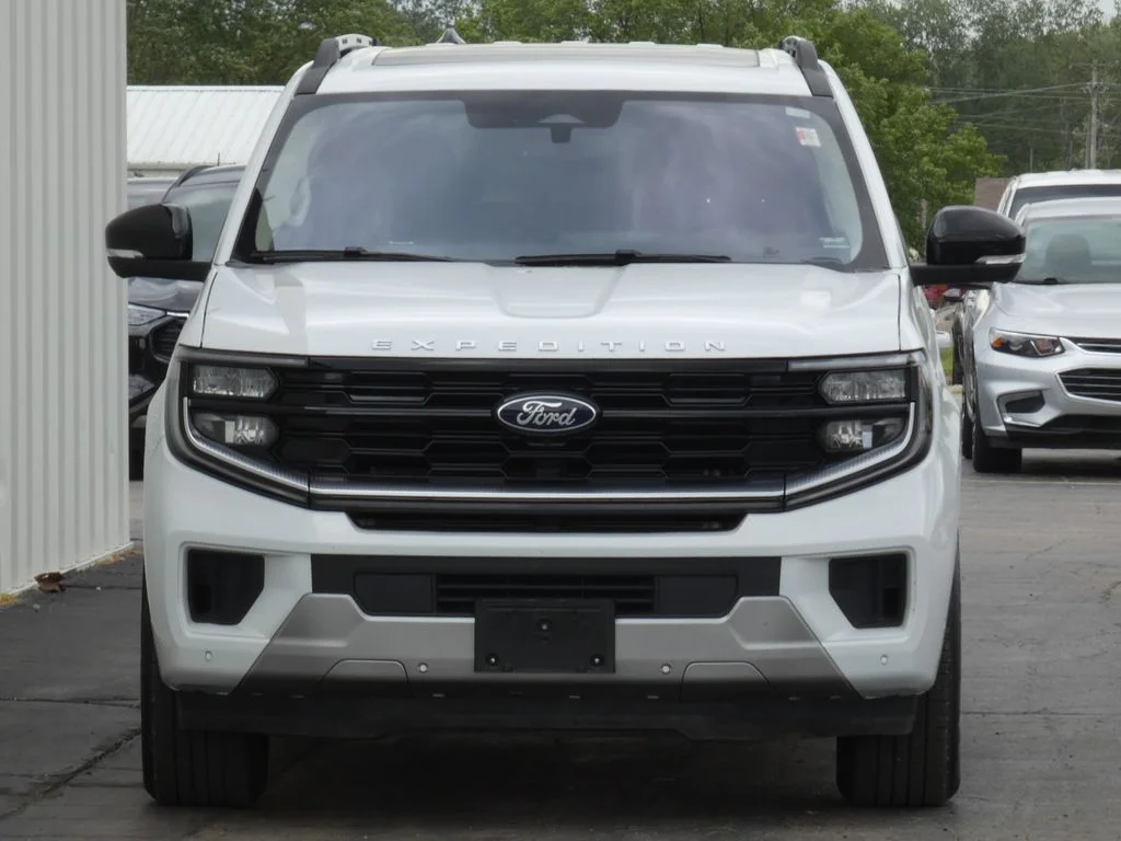 Used 2025 White Ford Platinum image 5