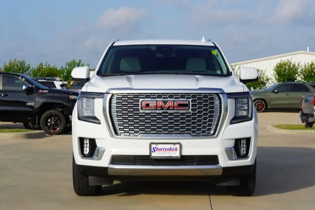 Used 2023 White GMC Denali image 2