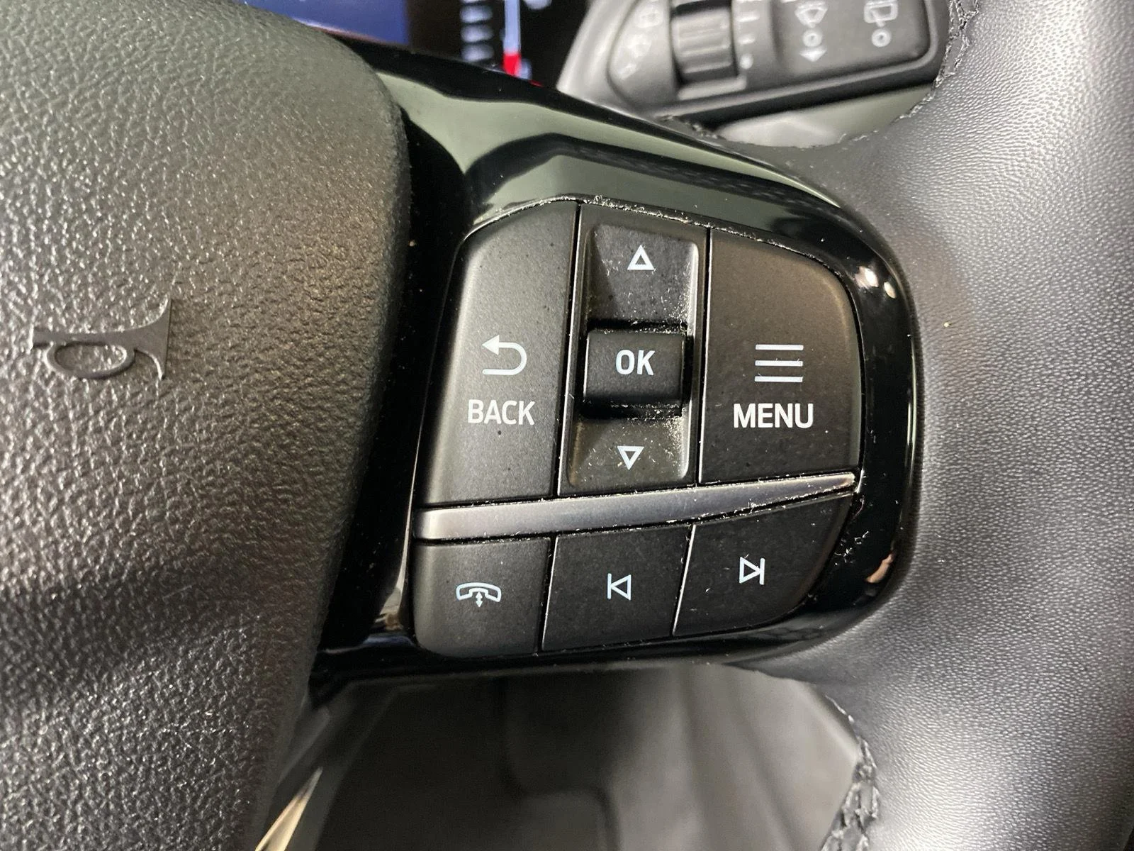 Used 2023 Iconic Silver Ford Active image 16