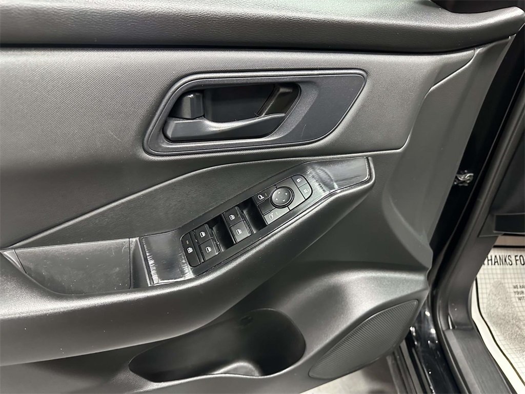 2024 Nissan Rogue S AWD photo 3