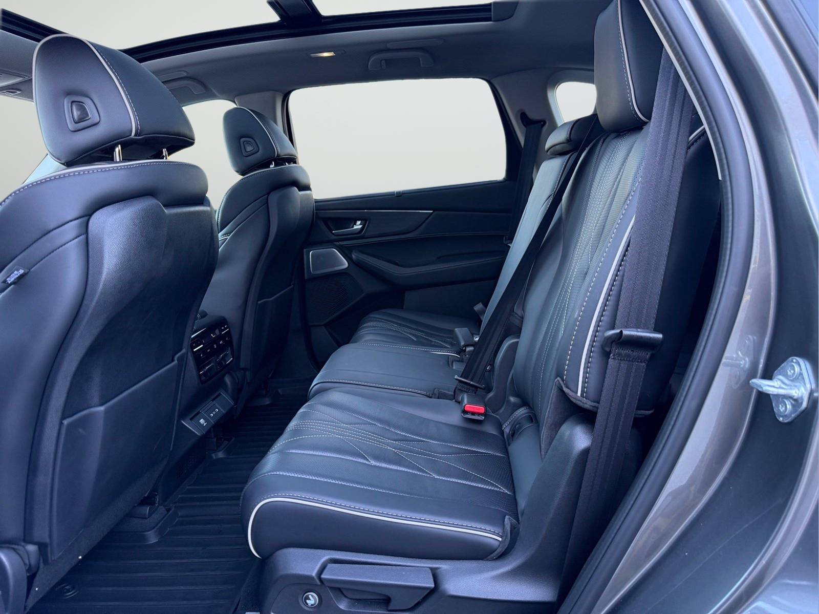 Used 2026  Acura Advance Package image 10