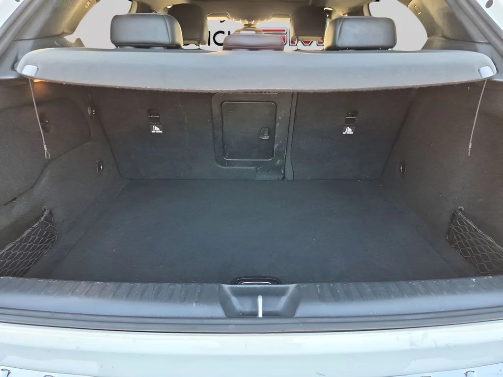 Used 2018 Black Mercedes-Benz GLA 250 image 37