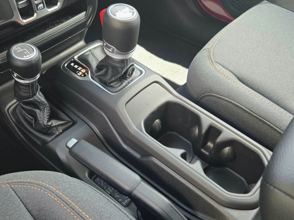 New 2026 Tuscadero Pearlcoat Jeep Sport S image 25
