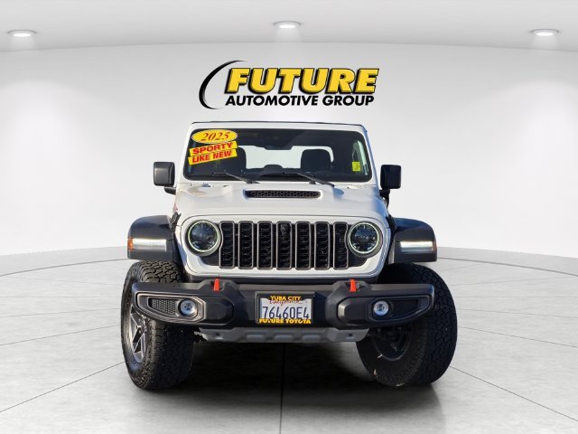 Used 2025 White Jeep Mojave image 2