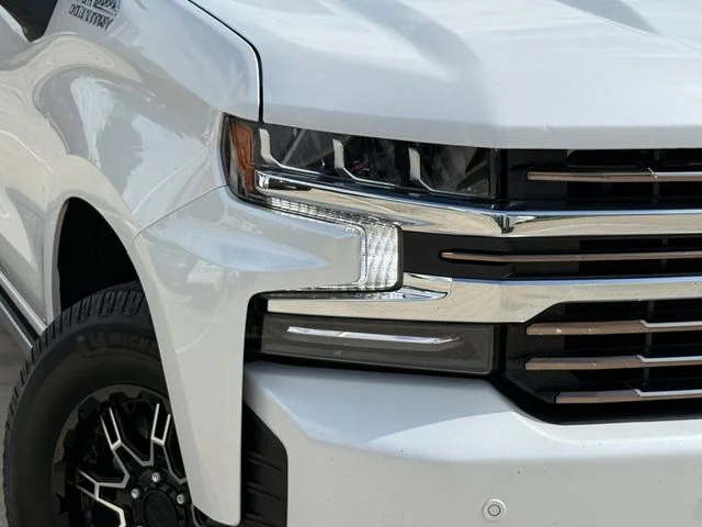 Used 2022 Beige Chevrolet High Country image 3